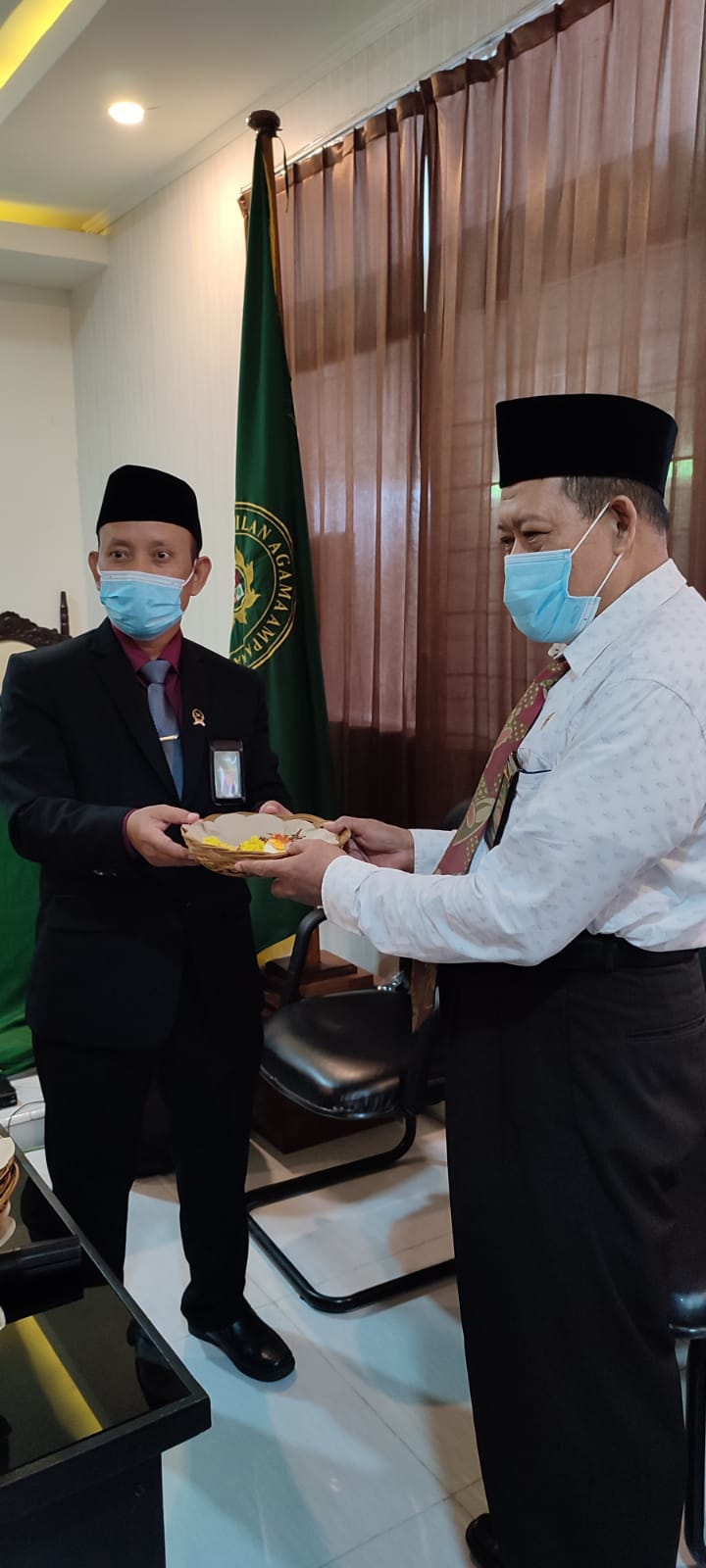 Foto_pemotongan_tumpeng.jpeg - 95.61 kB