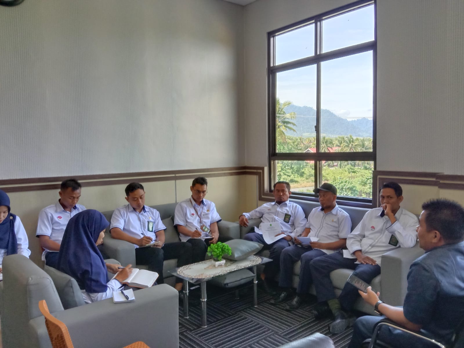 foto_briefing.jpeg - 168.78 kB